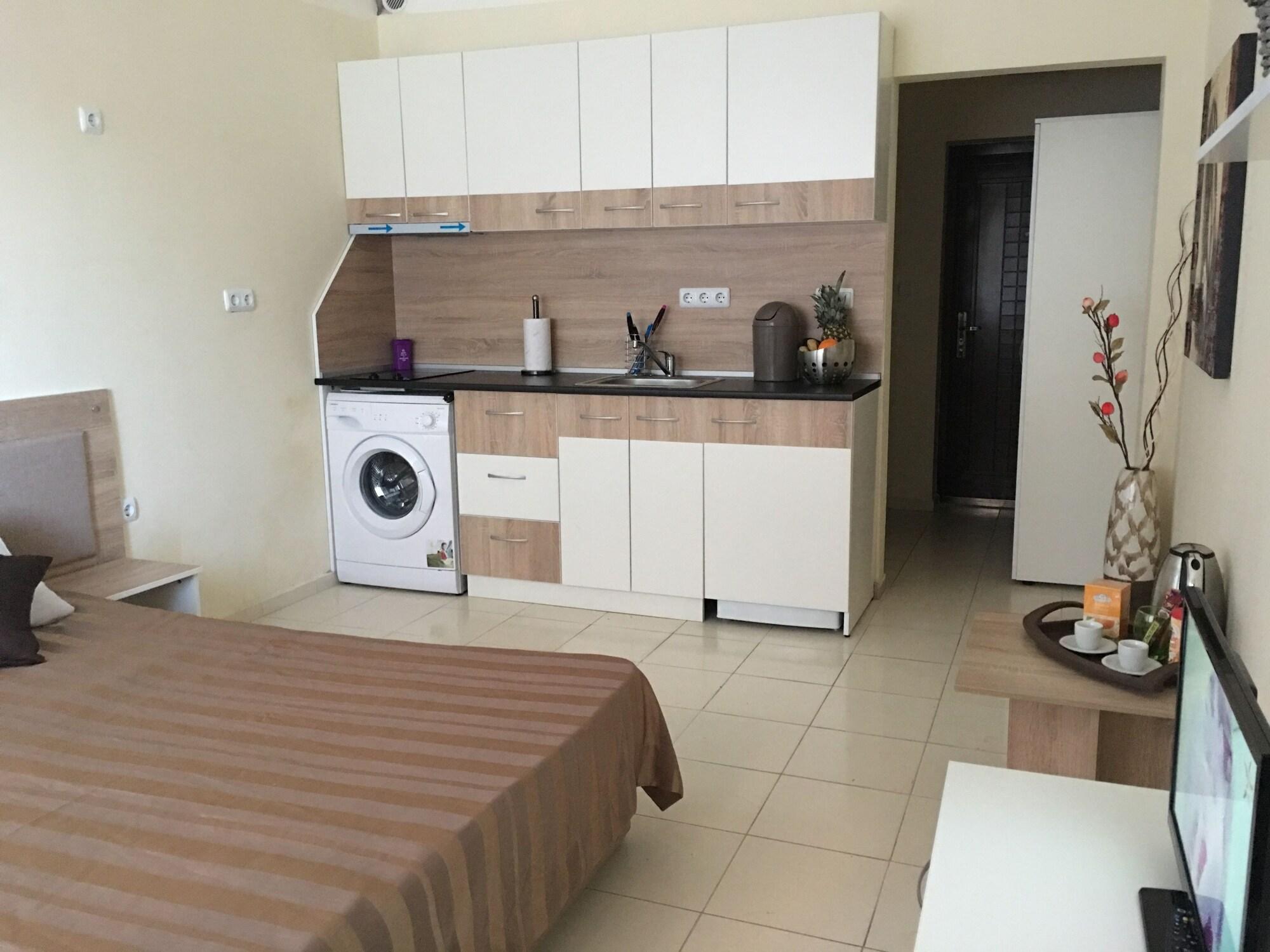 Beach Aparthotel Salt Lake Pomorie Bagian luar foto