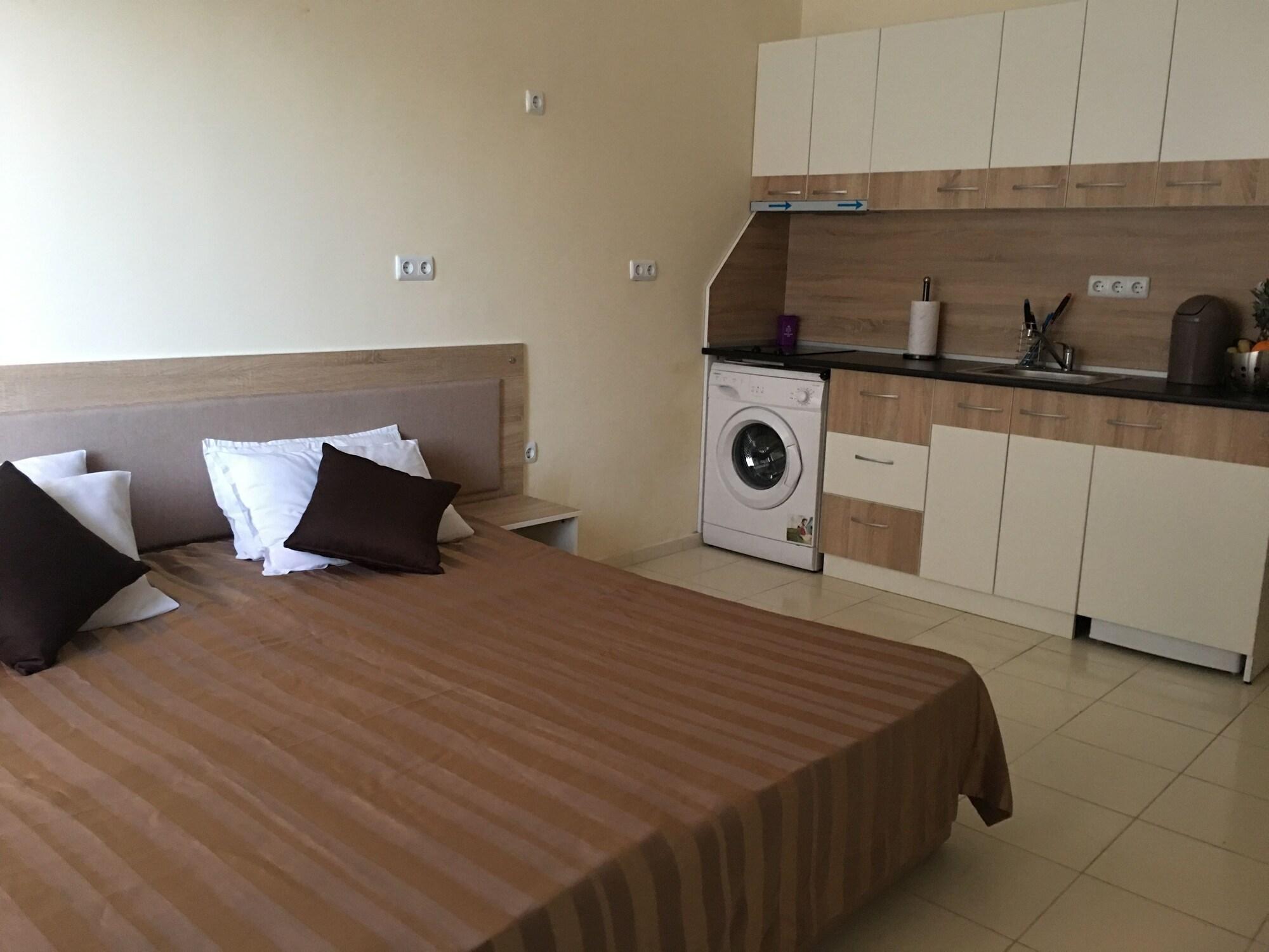 Beach Aparthotel Salt Lake Pomorie Bagian luar foto