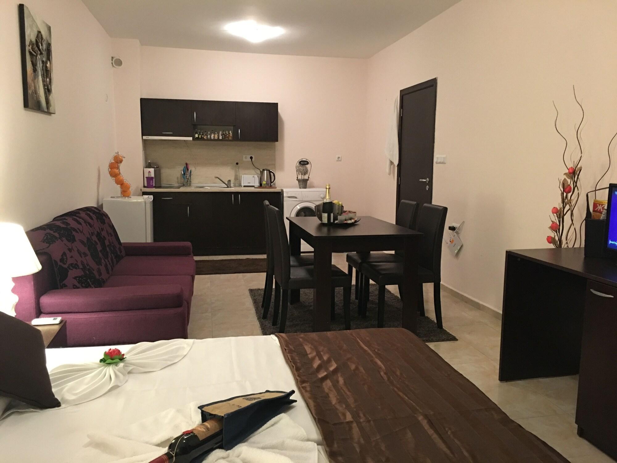 Beach Aparthotel Salt Lake Pomorie Bagian luar foto
