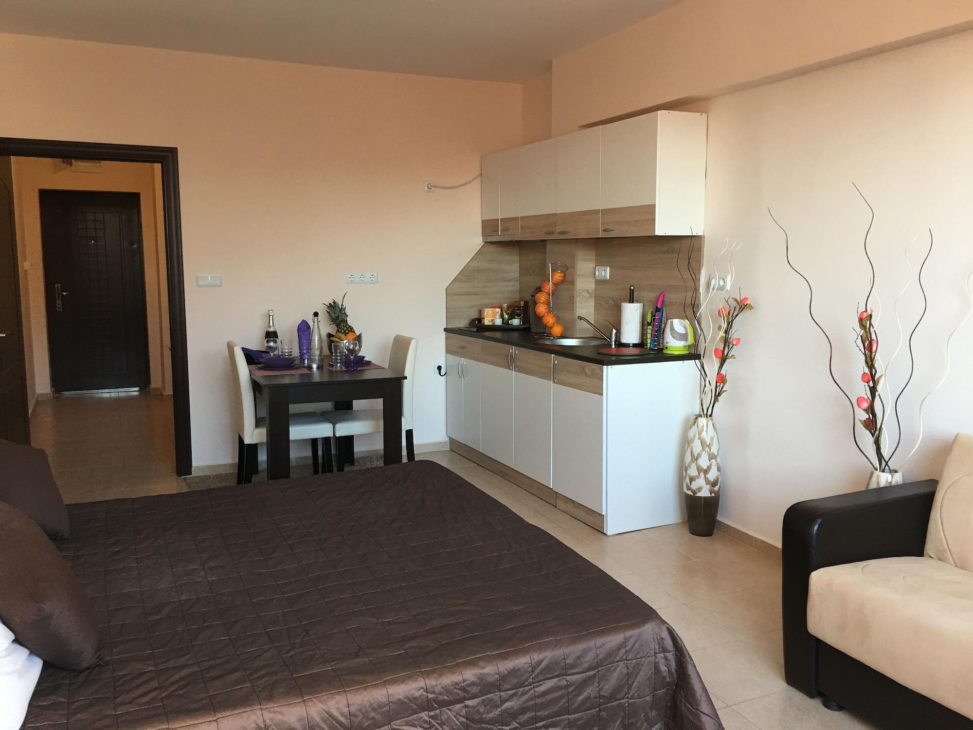 Beach Aparthotel Salt Lake Pomorie Bagian luar foto