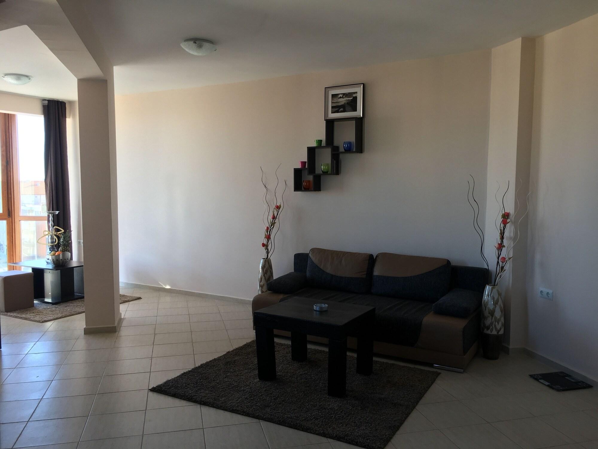Beach Aparthotel Salt Lake Pomorie Bagian luar foto