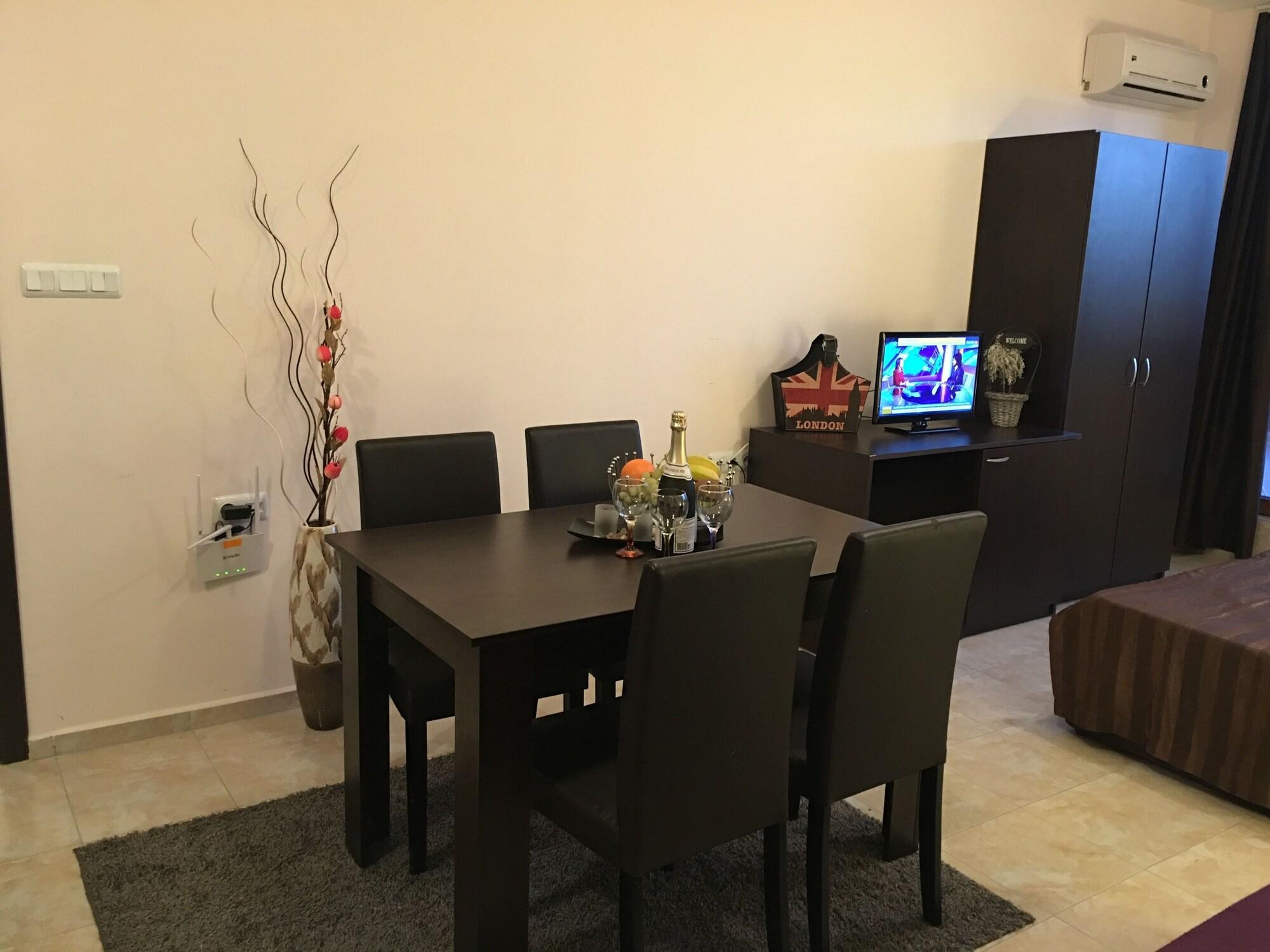 Beach Aparthotel Salt Lake Pomorie Bagian luar foto