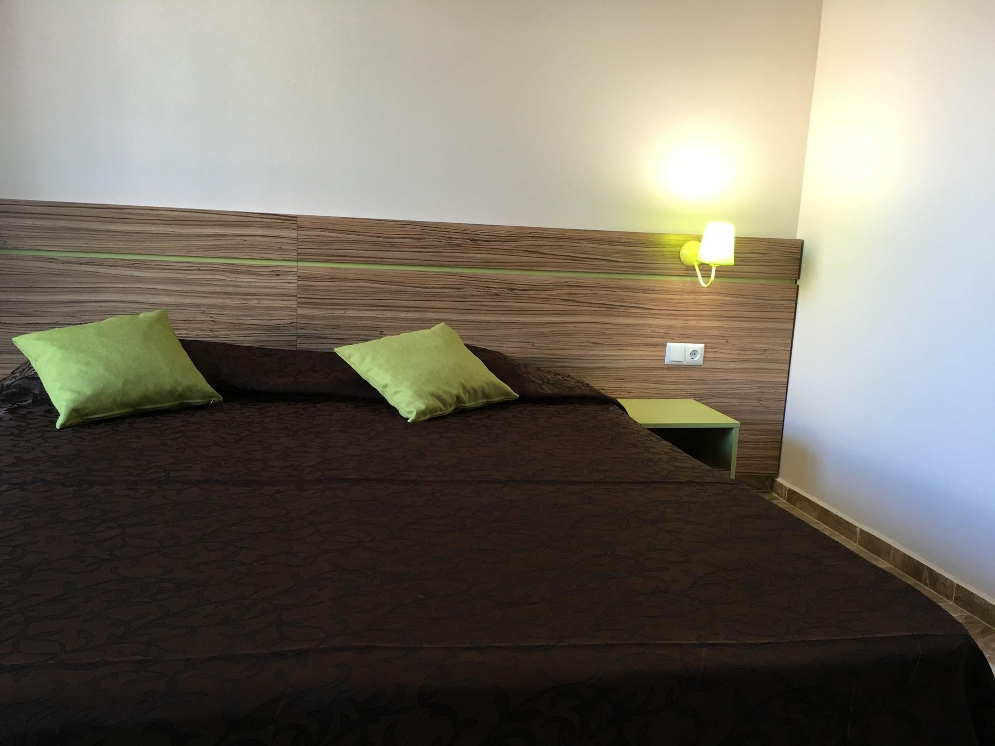 Beach Aparthotel Salt Lake Pomorie Bagian luar foto