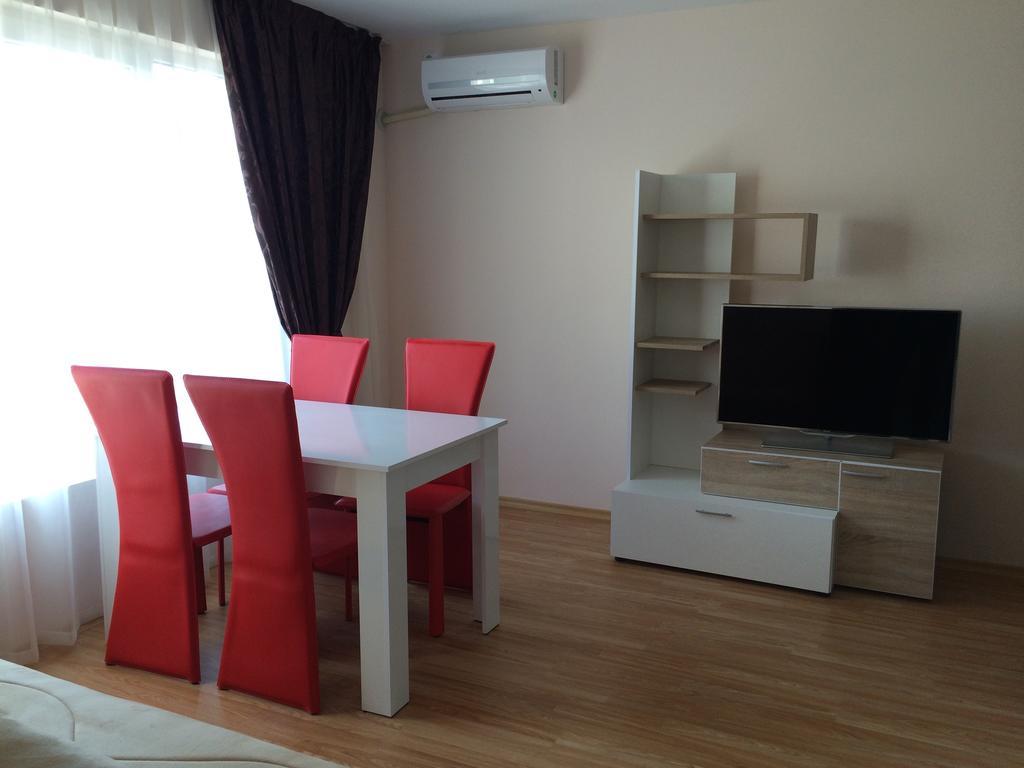 Beach Aparthotel Salt Lake Pomorie Bagian luar foto