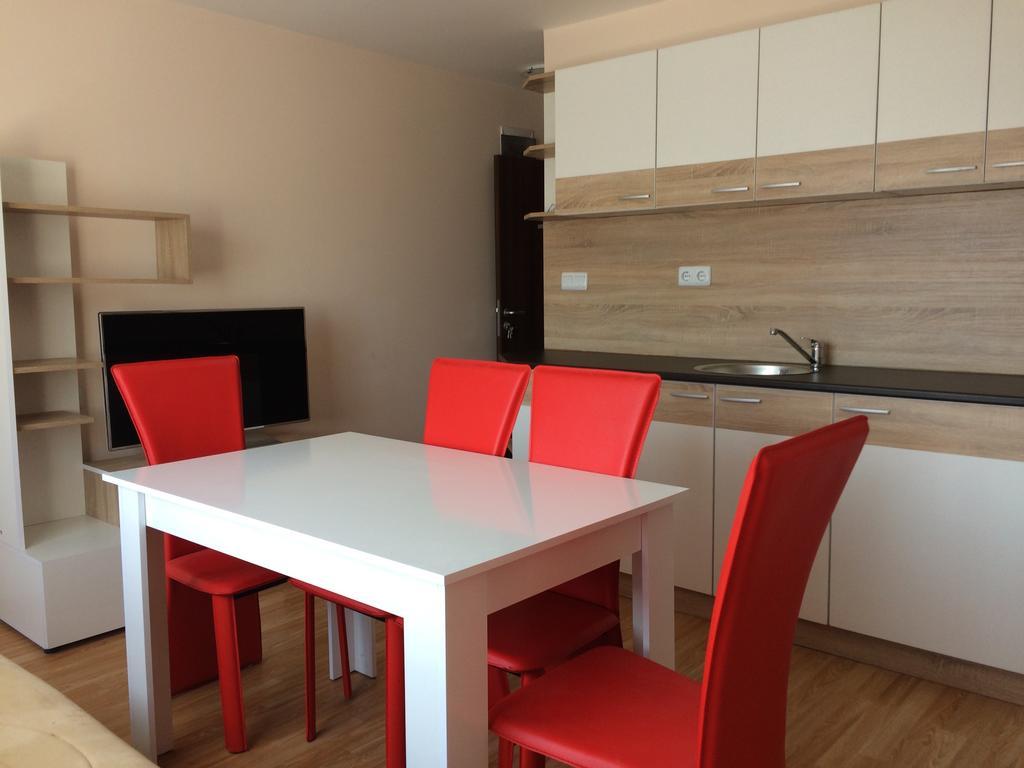 Beach Aparthotel Salt Lake Pomorie Bagian luar foto