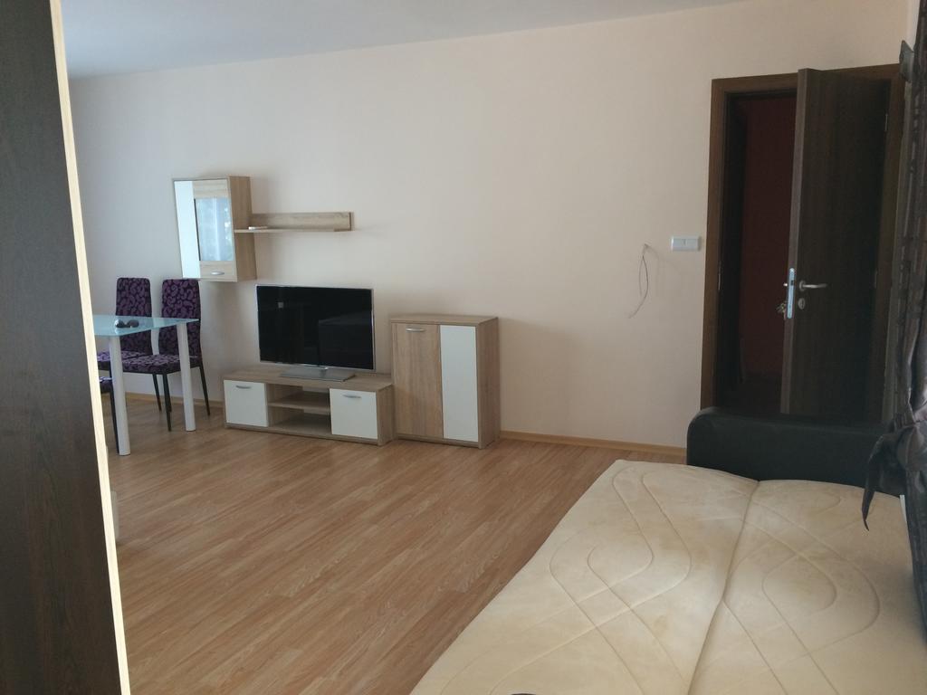 Beach Aparthotel Salt Lake Pomorie Bagian luar foto