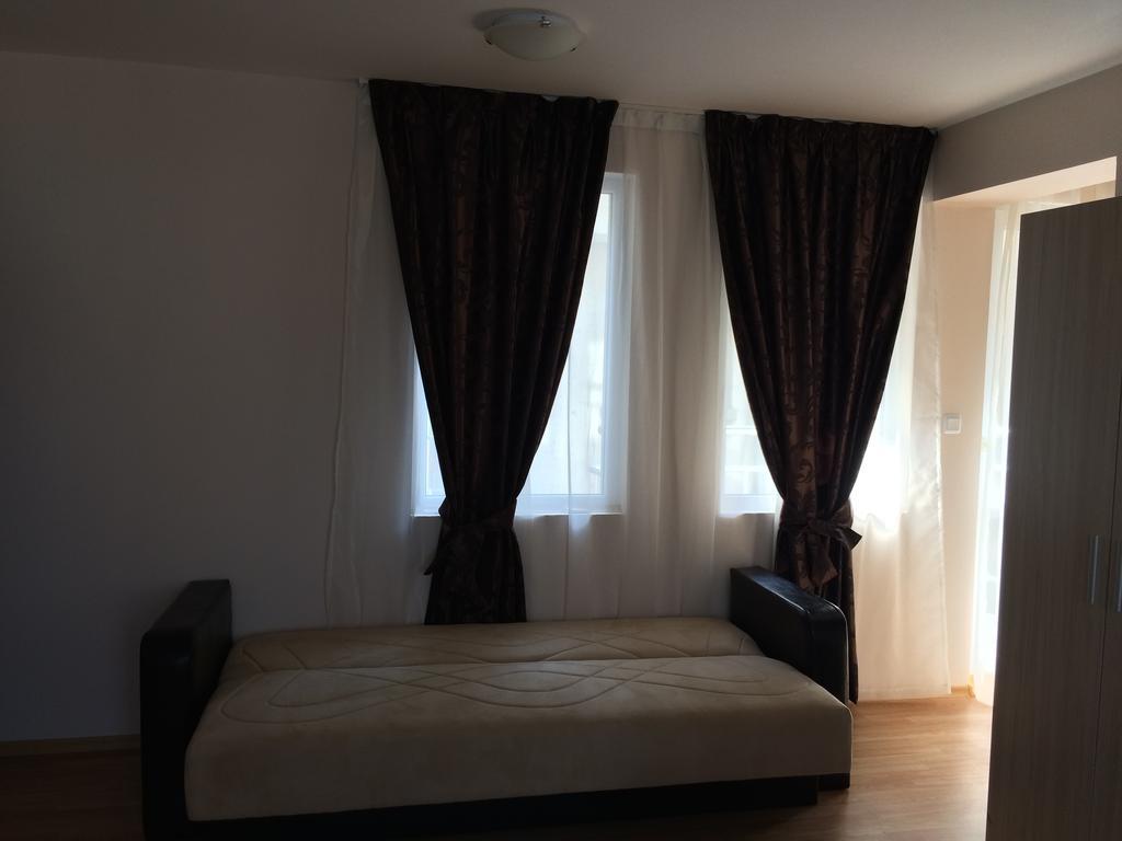 Beach Aparthotel Salt Lake Pomorie Bagian luar foto