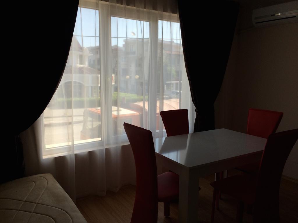 Beach Aparthotel Salt Lake Pomorie Bagian luar foto
