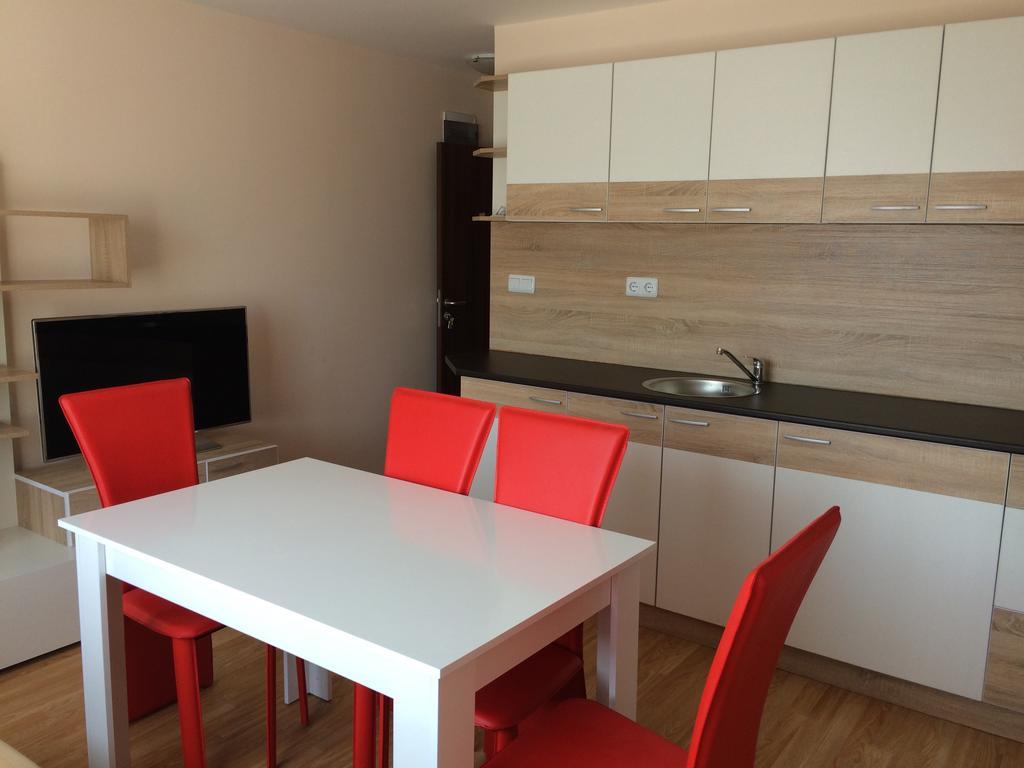 Beach Aparthotel Salt Lake Pomorie Bagian luar foto