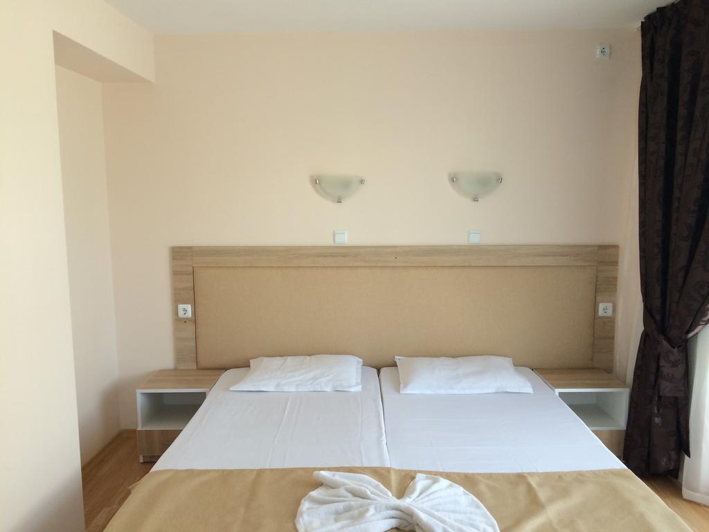 Beach Aparthotel Salt Lake Pomorie Bagian luar foto
