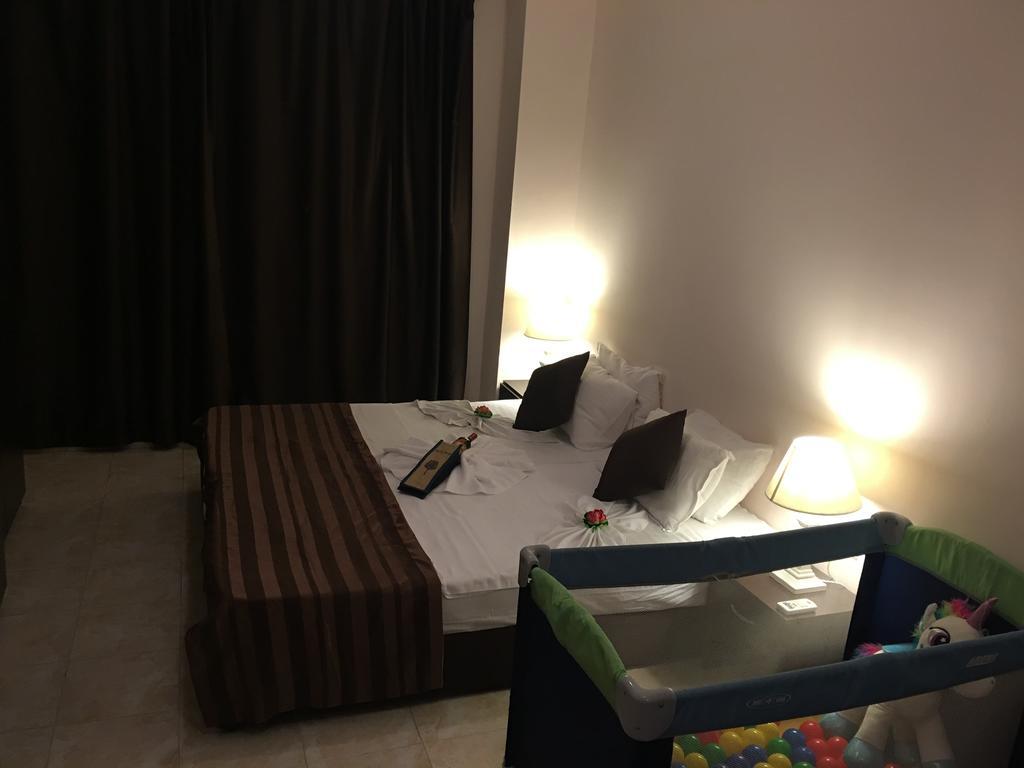 Beach Aparthotel Salt Lake Pomorie Bagian luar foto