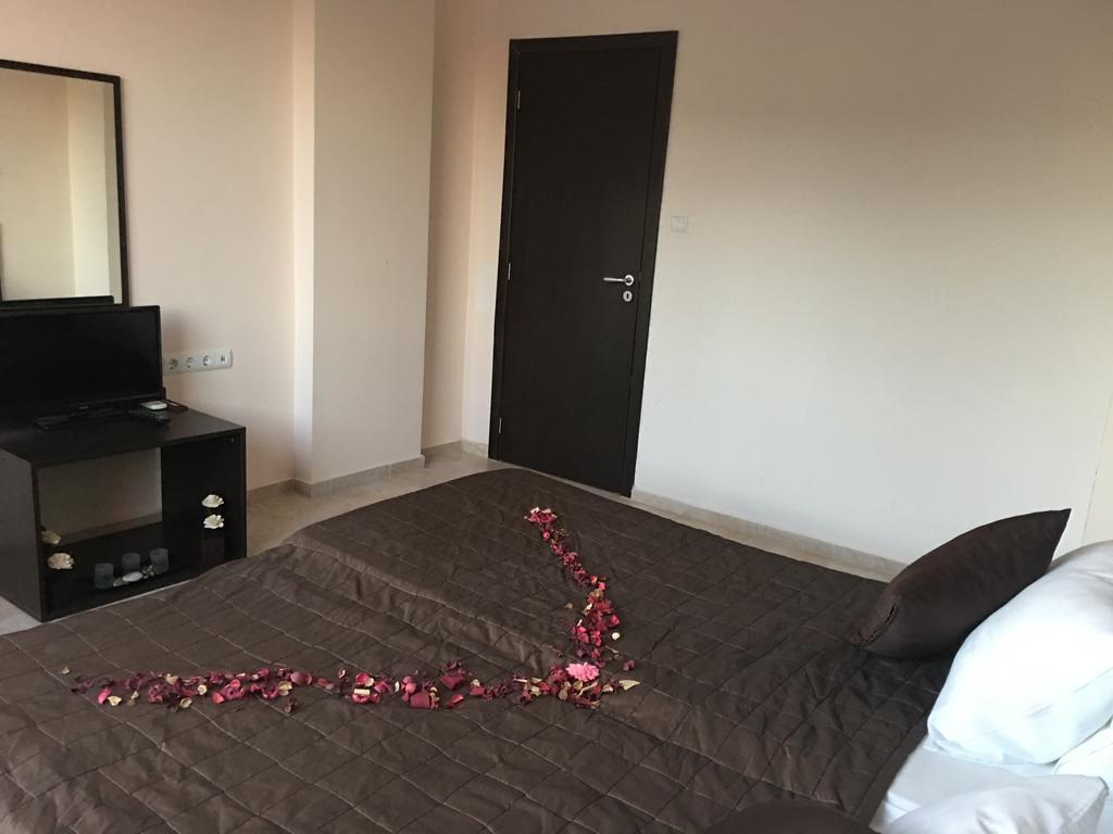 Beach Aparthotel Salt Lake Pomorie Bagian luar foto