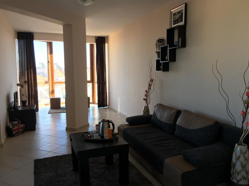 Beach Aparthotel Salt Lake Pomorie Bagian luar foto